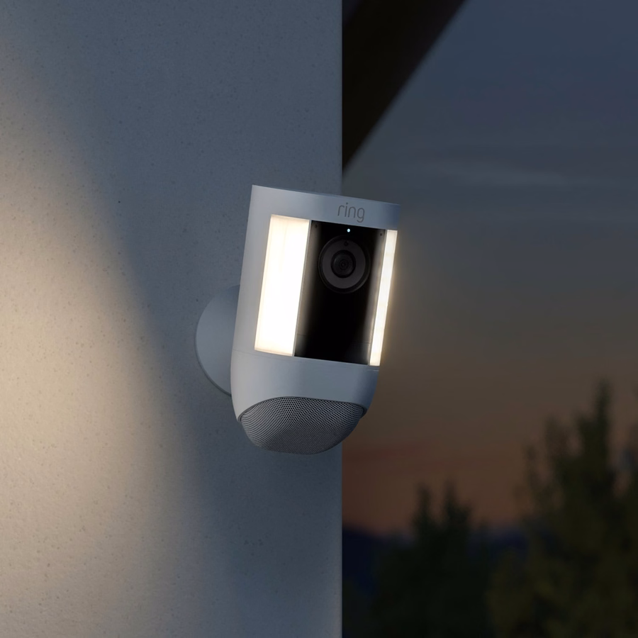 Spotlight Cam Pro — wyposażony w technologię Retinal 2K