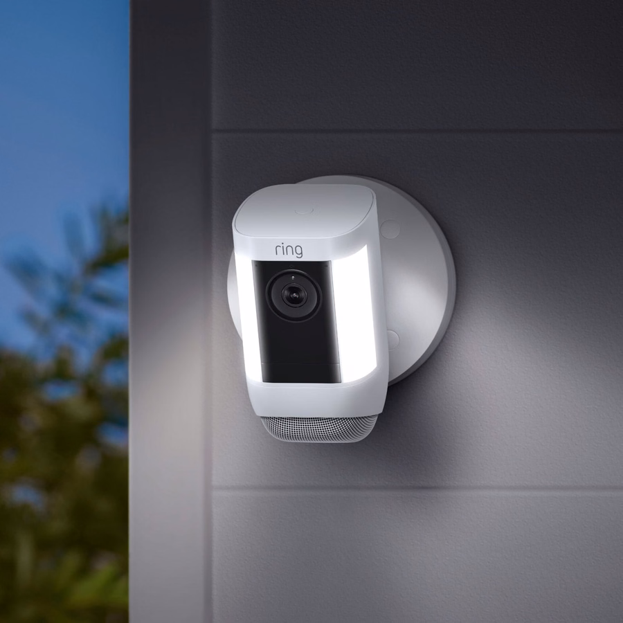 Spotlight Cam Pro — wyposażony w technologię Retinal 2K